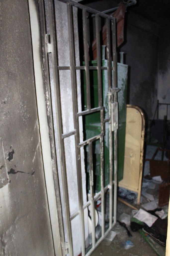 Cela plzeňské borské věznice poté, co v ní jeden z vězňů založil požár.