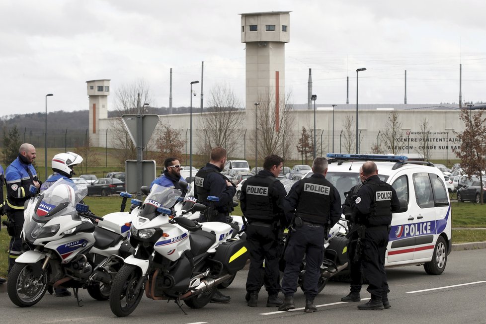 Zásah při útěku radikálního vězně z francouzské věznice.