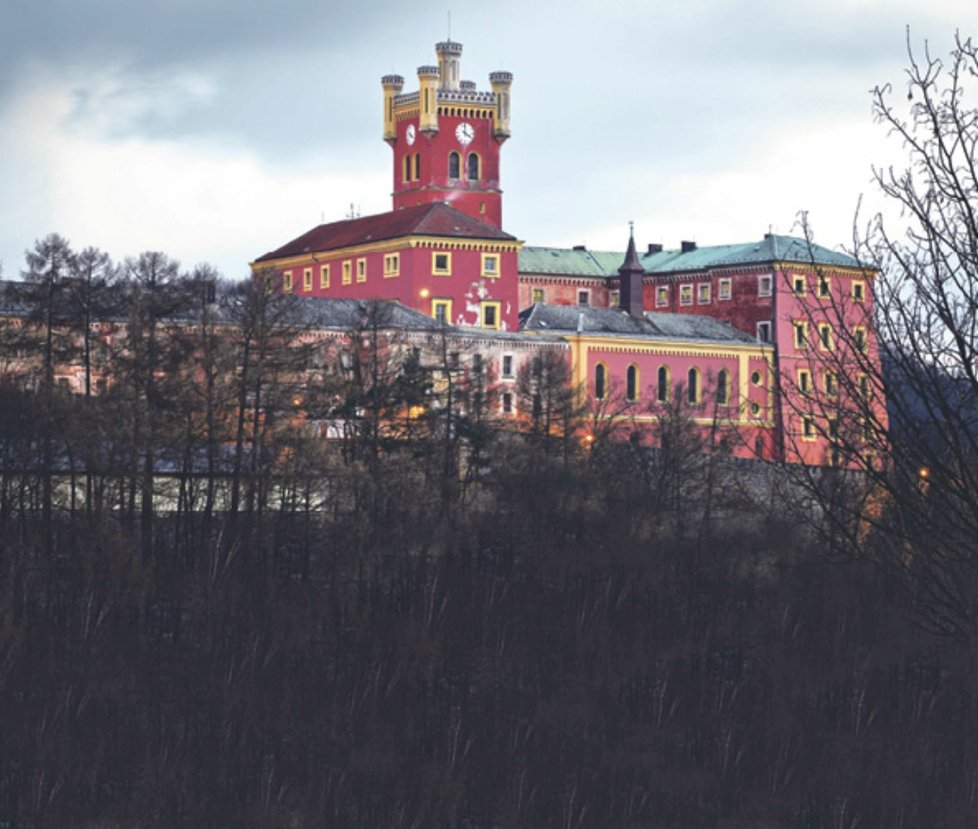 Věznice Mírov, odkud v roce 2000 uprchl Jiří Kájínek.