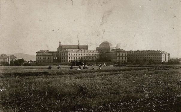 Pohled na trestnici od severu okolo roku 1900.