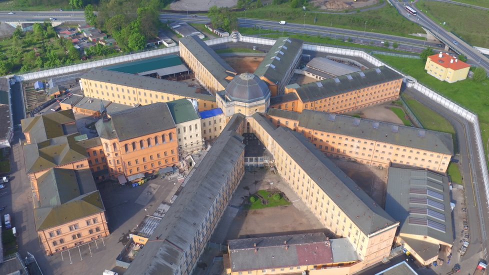 Letecký pohled na borskou věznici.