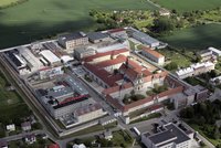 Dozorci z Valdic údajně mlátili vězně v celách: Stíhá je GIBS