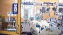 Vládní opatření založená na datech o kapacitách nemocnic byly udělány pozdě, tvrdí experti
