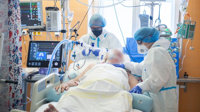 Kapacit pro těžce nemocné v tuzemských nemocnicích ubývá (ilustrační foto)