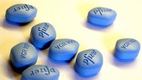 Viagra jen pro ženaté muže a s povolením manželky? Návrh zákona svazuje sex s biblí