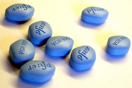 Viagra jen pro ženaté muže a s povolením manželky? Návrh zákona svazuje sex s biblí