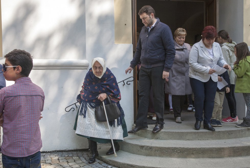 Víchernice chodí do kostela na mši i dvakrát denně – některé na ranní i hrubou.