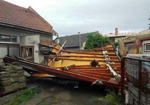 V Bohuslavicích vichr poškodil až 80 domů, škody v milionech