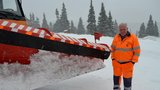 Vichřice zasáhla Česko: Silný vítr i sněhová bouře zaměstnala silničáře