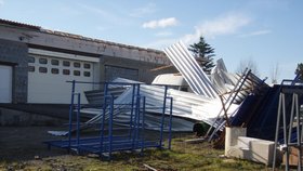Vichřice utrhla střechu, která zabila stavebního dělníka (44)