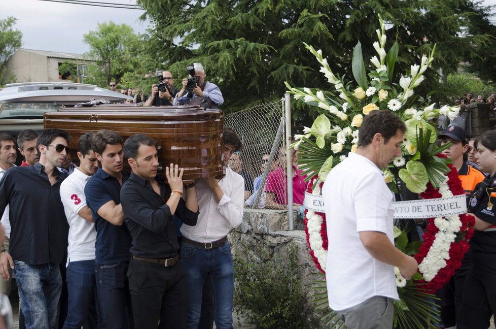 Pohřeb toreadora Víctora Barria, kterého zabil býk při koridě.