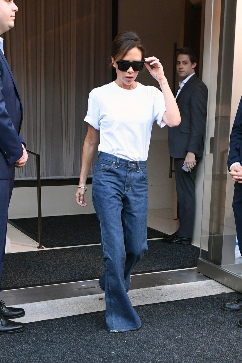 Victoria Beckham opouští hotel v New Yorku