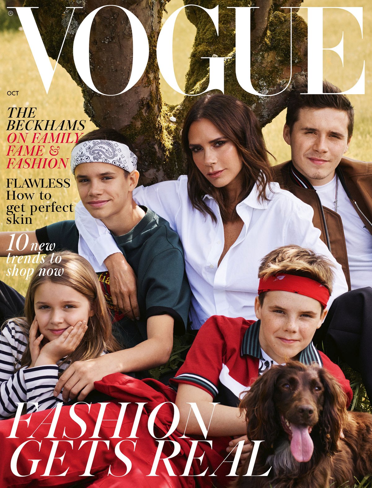 Na titulní straně Vogue je Victoria Beckham s dětmi a psem, David ale chybí.