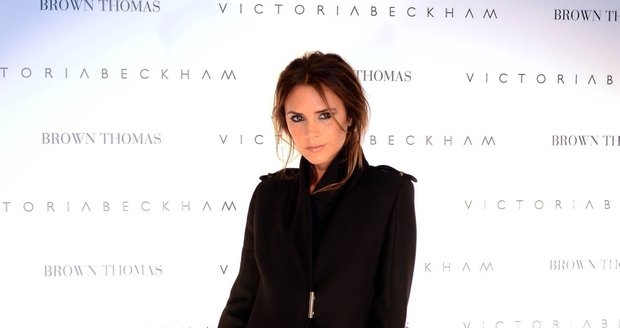 Victoria Beckham na sobě emoce nedává znát