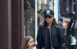 Victoria Beckham vyvedla svou dcerku.