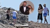 Victorie, to nemáš žabky? Beckhamová na pláži na jehlách!