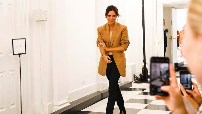 Victoria Beckham na londýnském fashion weeku jaro/léto 2019