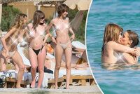 Vítězka Eurovize s kámoškami na Ibize: Párty nahoře bez!