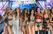 Andílci na loňské přehlídce Victoria’s Secret, která se konala v Paříži