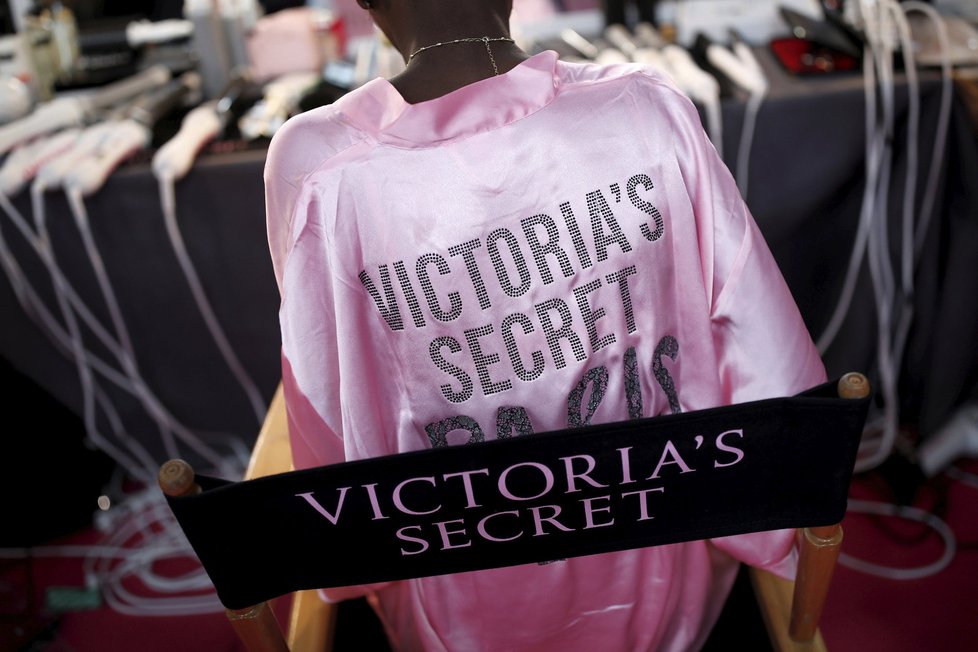 Modelky se připravují na přehlídku Victoria\\\\&#39;s secret.