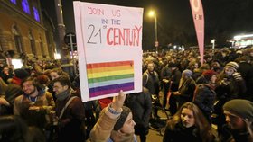 Ve Vídni se demonstrovalo proti vykázání lesbiček z kavárny