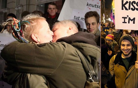 Ve Vídni se demonstrovalo proti vykázání lesbiček z kavárny