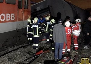 Nejméně 12 zraněných po srážce vlaků nedaleko Vídně.