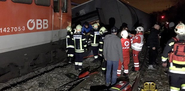 Nejméně 15 zraněných po srážce vlaků nedaleko Vídně