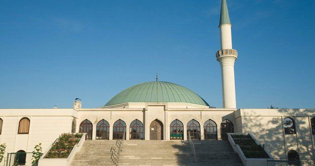 Rakousko začne zavírat mešity a vyhošťovat imámy. Turecko běsní