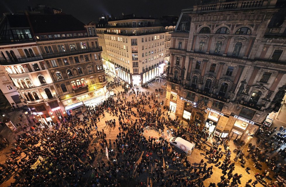 Protesty proti plesu nacionalistů ve Vídni