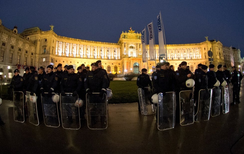 Policejní manévry kvůli plesu rakouských Svobodných (FPÖ) ve vídeňském zámku Hofburg