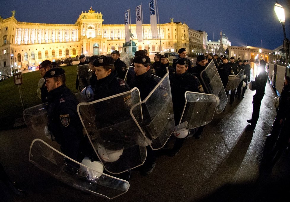 Policejní manévry kvůli plesu rakouských Svobodných (FPÖ) ve vídeňském zámku Hofburg