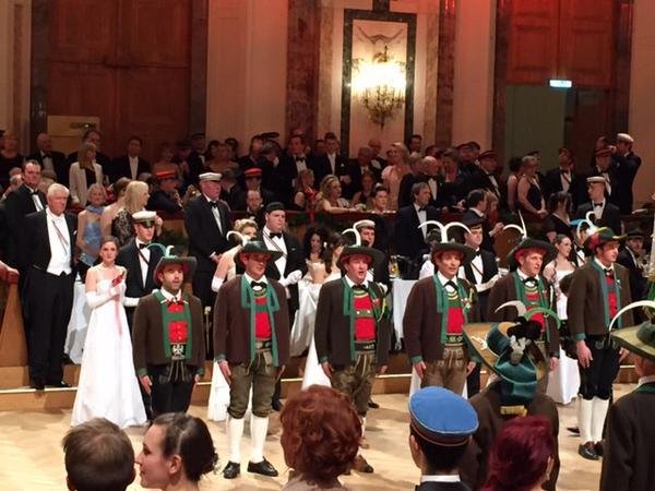 Slavnostní ples rakouských nacionalistů se opět konal v zámku Hofburg