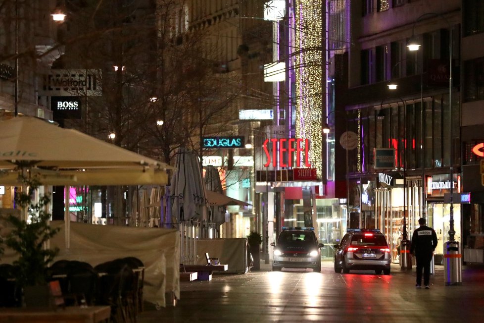 Noční zákaz vycházení v rakouské Vídni (3. 11. 2020)
