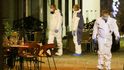 Vyšetřovatelé na místě útoku ve Vídni