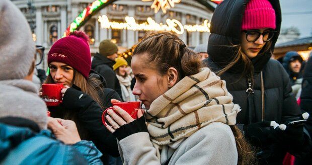 Vánoční trhy ve Vídni: Na kolik letos vyjde svařák a jaké překvapení z Česka tam najdete?