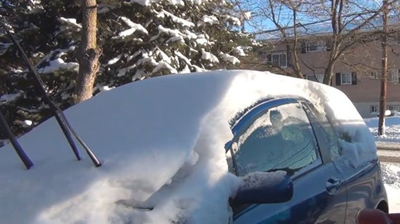 Video: Jak rychle uklidit sníh z auta? Zkuste pořádné audio!