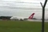 Panika v obřím Airbusu: Letadlo za letu ztratilo motor!