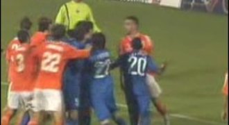 VIDEO: Hromadná rvačka v bulharské lize