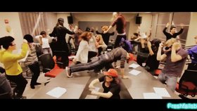 Z tohoto internet šílí: Zběsilý tanec Harlem Shake je superhit
