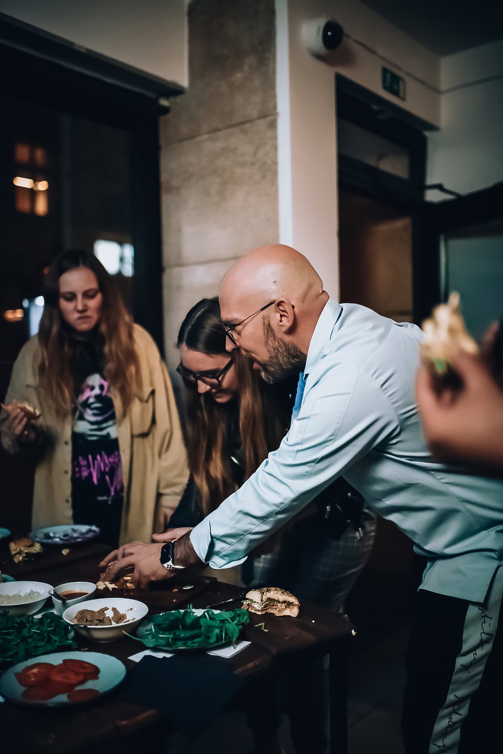 Benedikt Faust přijel do Bagel Lounge představit své bagely a blogeři posléze zkoušeli napodobit jeho styl. Nejlepší získal krásnou výhru.