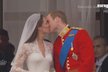 VIDEO: První novomanželský polibek Kate a Williama