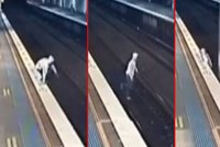 Neskutečné VIDEO: Mladíka srazí vlak metra, přežije to!