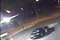 VIDEO: Vrhli se na auto, které jim i s dcerou chtěl ukrást drzý zloděj!
