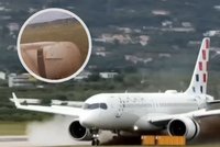 Letadlo s pasažéry skončilo mimo ranvej: Křik a hrůza na palubě!