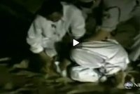 Šokující video: Člen saudské královské rodiny brutálně mučí dlužníka!