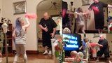 Ztřeštěný otec zachycen při hlídání dětí: Předvedl jim bláznivý taneček
