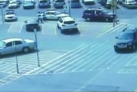 VIDEO: Američanka po hádce srazila dceru autem!