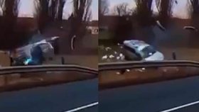 Dramatické záběry nehody policejního vozu u Přistoupimi na Kolínsku