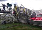 Video: Při bouračce v BTCC to odnesla i věž s kameramanem